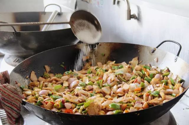 关爱员工生涯 提升食堂治理-恒行3